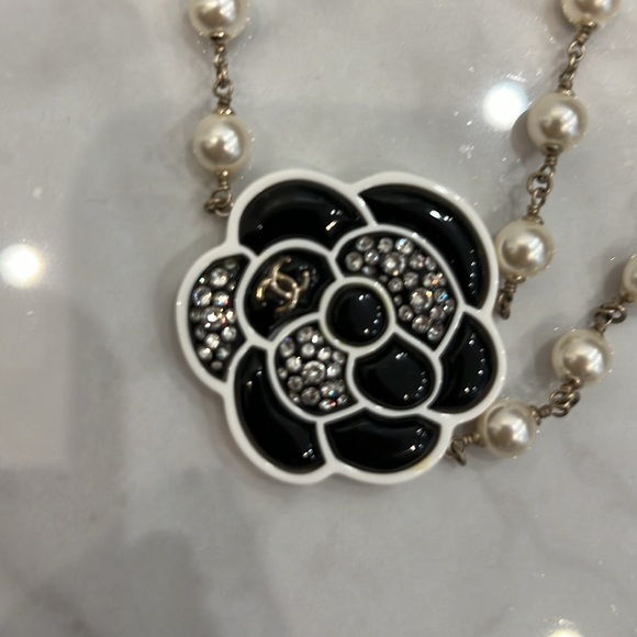 Chanel pearl necklace with black flower pendant. - Picture 2 of 6